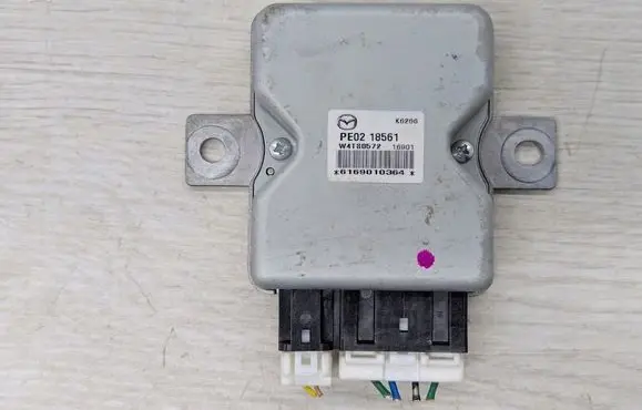 Mazda CX-3 Fuel injection pump control unit/module PE0218561