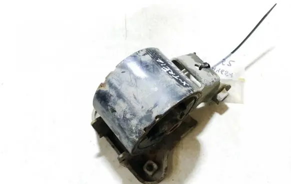 Nissan X-Trail T30 Engine mount bracket