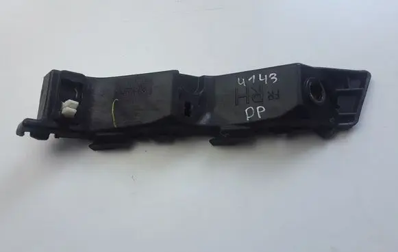 Front bumper mounting bracket