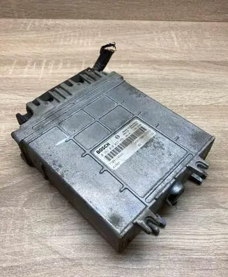 Renault Scenic I Engine control unit/module ECU HOM7700111552 0281010077USED WITHPLUG