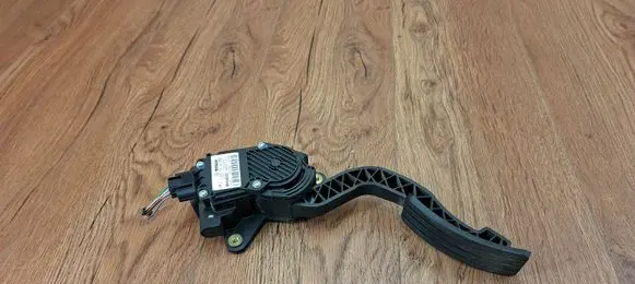 Renault Laguna III Accelerator throttle pedal 180050001R