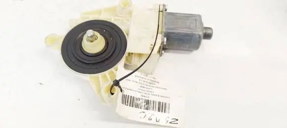 Mercedes-Benz E W212 Rear door window regulator motor A2048200542