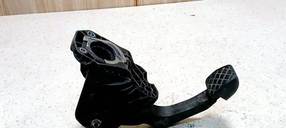 Volkswagen Golf V Clutch pedal 1K1721059AE 4000930523 7072004