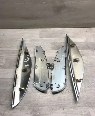 Mercedes-Benz R W251 Center console decorative trim A2516801717 A2516830328 A25106830428