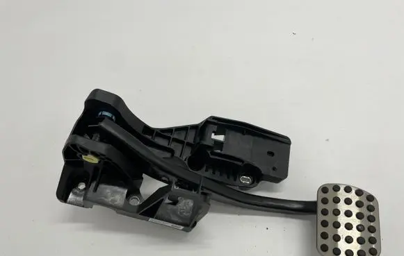 Mercedes-Benz GLA H247 Brake pedal A2472902600