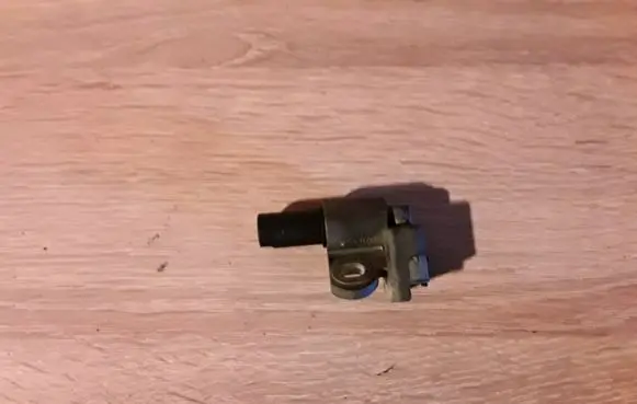 Peugeot 407 Camshaft speed sensor 9545844080