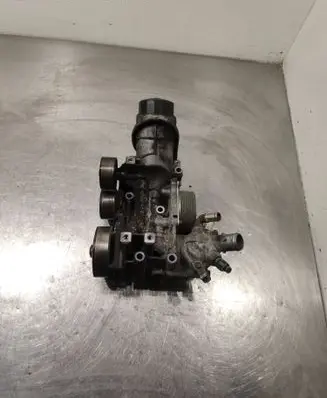 Oil filter mounting bracket