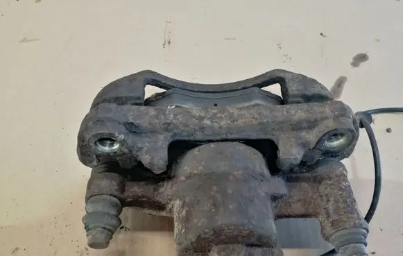 Mercedes-Benz Vito Viano W638 Front brake caliper
