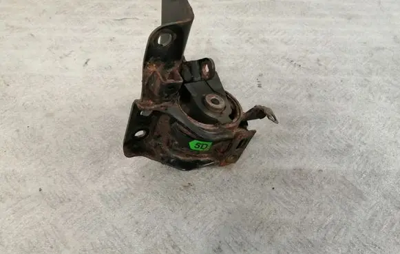Toyota Corolla Verso AR10 Engine mount bracket 123720R010