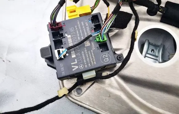 Mercedes-Benz C AMG W204 Door control unit/module A2048207385 A2048208126