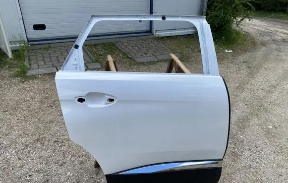 Peugeot 5008 Rear door 