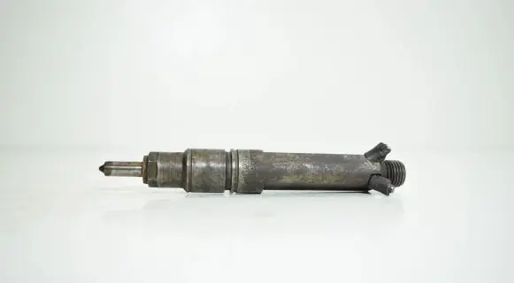 Audi A6 S6 C4 4A Fuel injector 046130201B