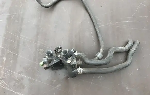Thermostat/thermostat housing