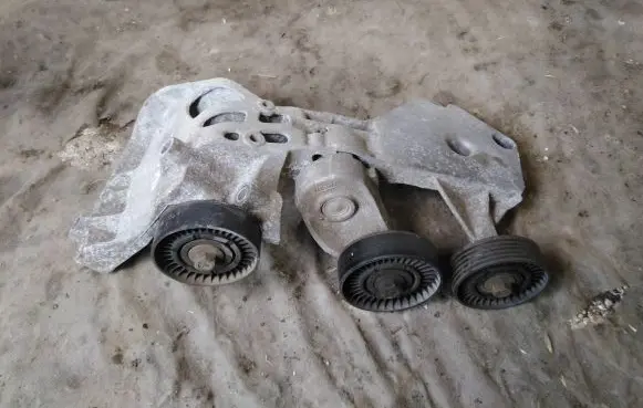 Mercedes-Benz A W168 Generator/alternator bracket AXXX2020240