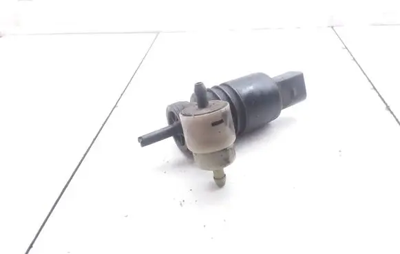 Volkswagen Golf IV Windscreen/windshield washer pump 