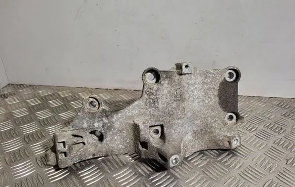 Skoda Octavia Mk2 (1Z) Engine mounting bracket 038903143A