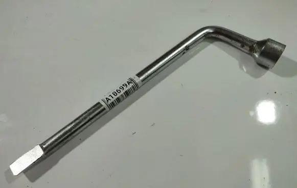 Toyota Avensis T250 Wheel nut wrench 