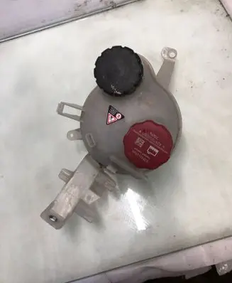 Mercedes-Benz EQA Coolant expansion tank/reservoir A2435004100