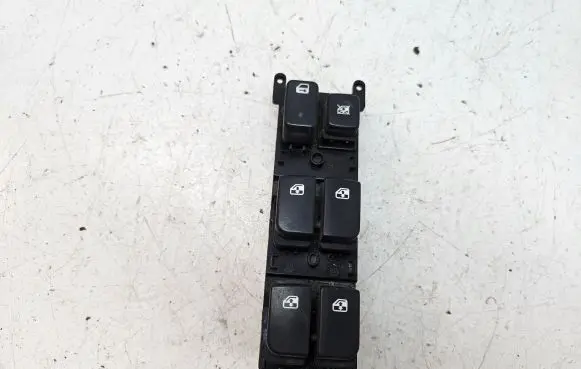 KIA Carens II Electric window control switch 935701D2003W