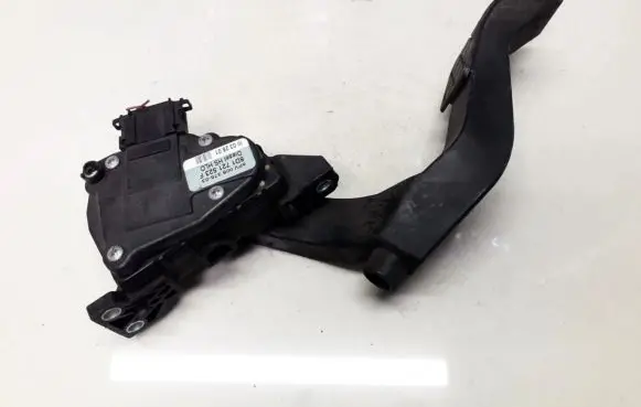 Volkswagen PASSAT B5.5 Accelerator throttle pedal 8D1721523F 6PV008376-03