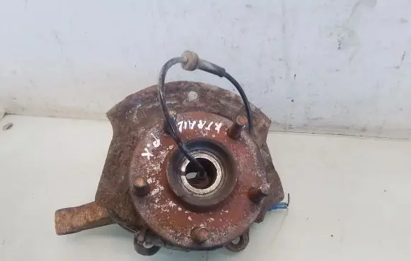 Nissan X-Trail T30 Front wheel hub spindle knuckle