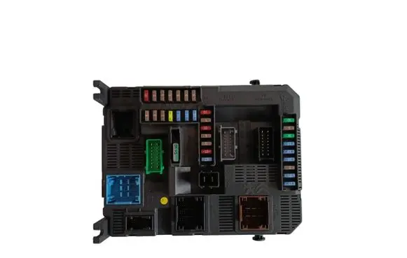 Peugeot 208 Fuse module 9678355980BSI