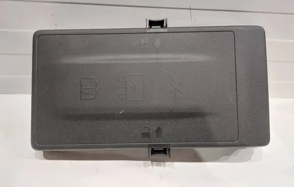 Jeep Wrangler Fuse box cover 68465571AA