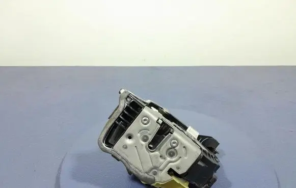 BMW M5 Front door lock 7477699