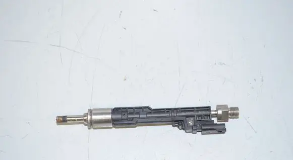 BMW X1 E84 Fuel injector 7639994 13647639994