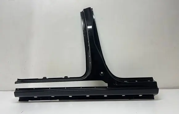 Foot area side trim