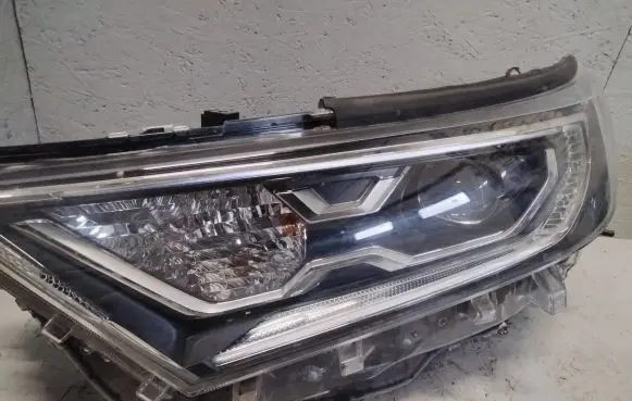 Toyota RAV 4 (XA50) Headlight/headlamp 8990742060 1437000710