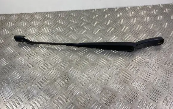 Volkswagen Tiguan Front wiper blade arm