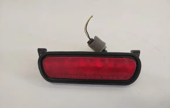 KIA Sorento Third/center stoplight