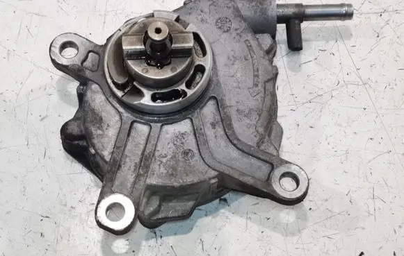 Toyota RAV 4 (XA30) Vacuum pump 04100663