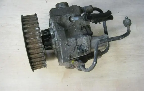 Toyota Corolla E120 E130 Fuel injection high pressure pump 221000G010