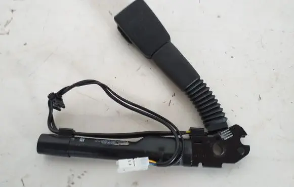 BMW 4 F32 F33 Front seatbelt buckle 34110143C