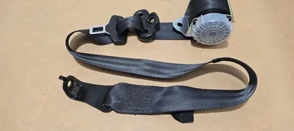 Land Rover Range Rover Sport L320 Front seatbelt 6065400B