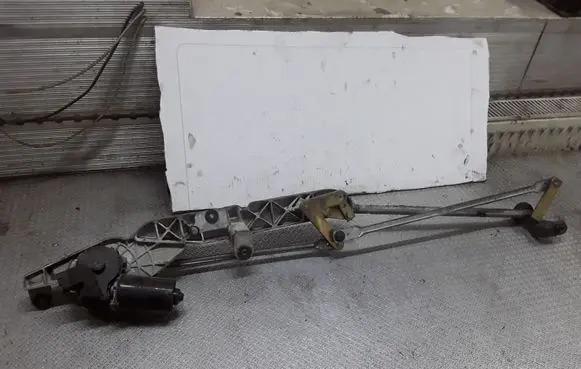 Front wiper linkage and motor