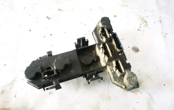 Volkswagen Golf IV Tail light bulb cover holder 1j6945257