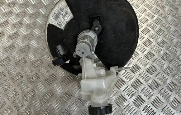 Peugeot 5008 II Brake booster 9807687080
