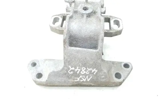 Engine mount bracket