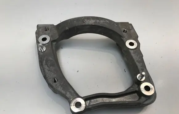 Citroen C4 III e-C4 A/C compressor mount bracket 9828841380