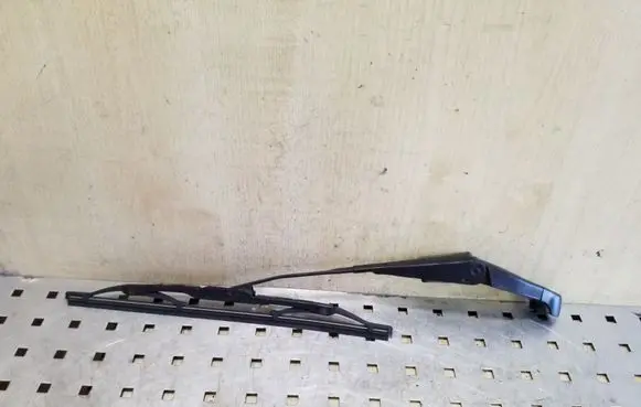 Honda CR-V Rear wiper blade arm