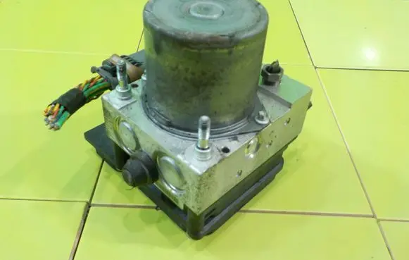 Citroen C4 II ABS Pump 9677024980