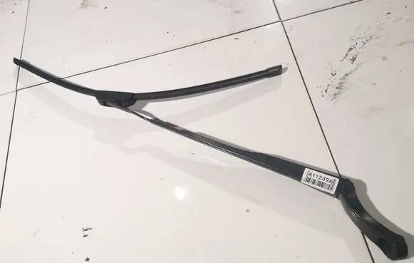 Honda Civic IX Front wiper blade arm 