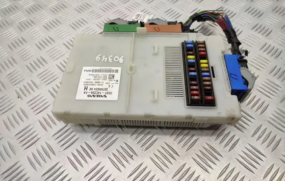 Volvo XC70 Fuse module 7G9T14C256FA 30765624 30765624AE