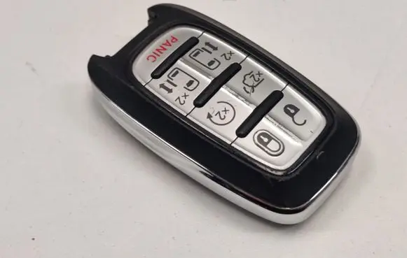 Chrysler Pacifica Ignition key/card 68217832AC