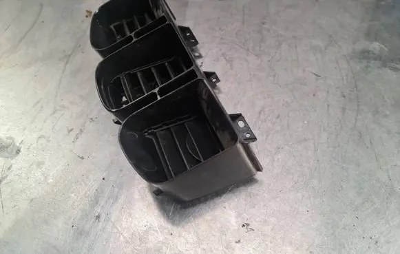 Chrysler Sebring (ST-22 - JR) Dash center air vent grill 05005525AB 05009038AA 05605520AB