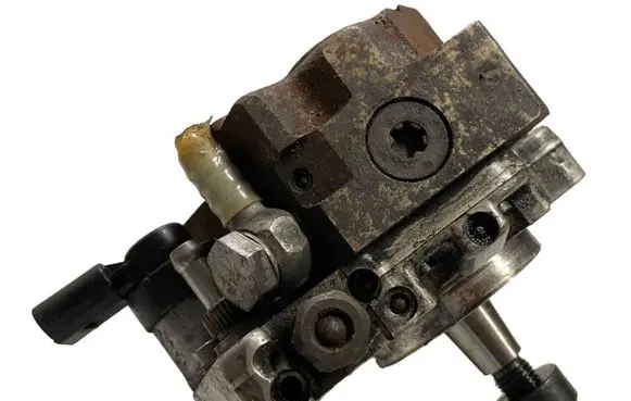 BMW 7 E65 E66 Fuel injection high pressure pump 7798333 0445010146