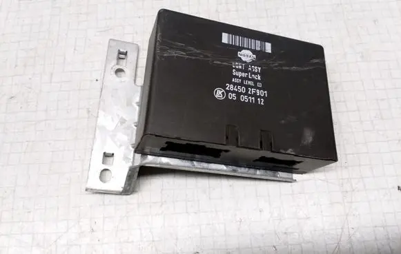 Nissan Primera Other control units/modules 284502F901 05051112
